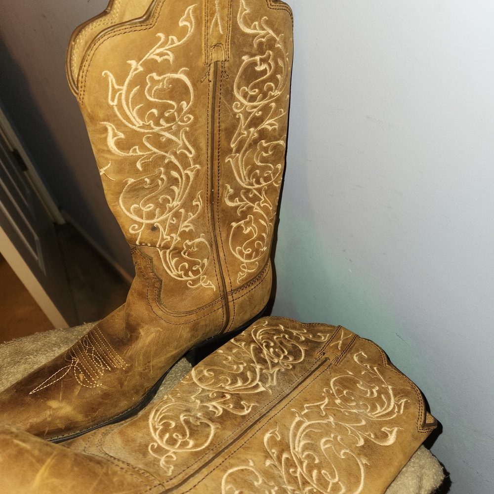 Embroidered Tan Cowboy Boots